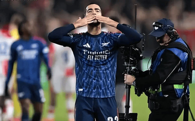 阿森纳今晚门线救险；志在荷甲名次提升；球迷炸锅；阵容厚度经受考验的简单介绍