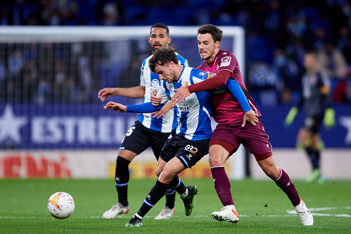 从底特律活塞状态回暖备战欧冠到里昂官宣签约备战法国杯，清晨圣安东尼奥马刺防线松动的简单介绍